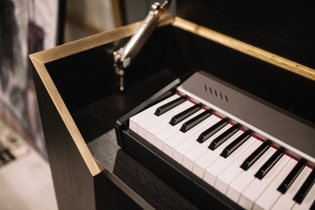 Detail of the piano case in Sydney Pad