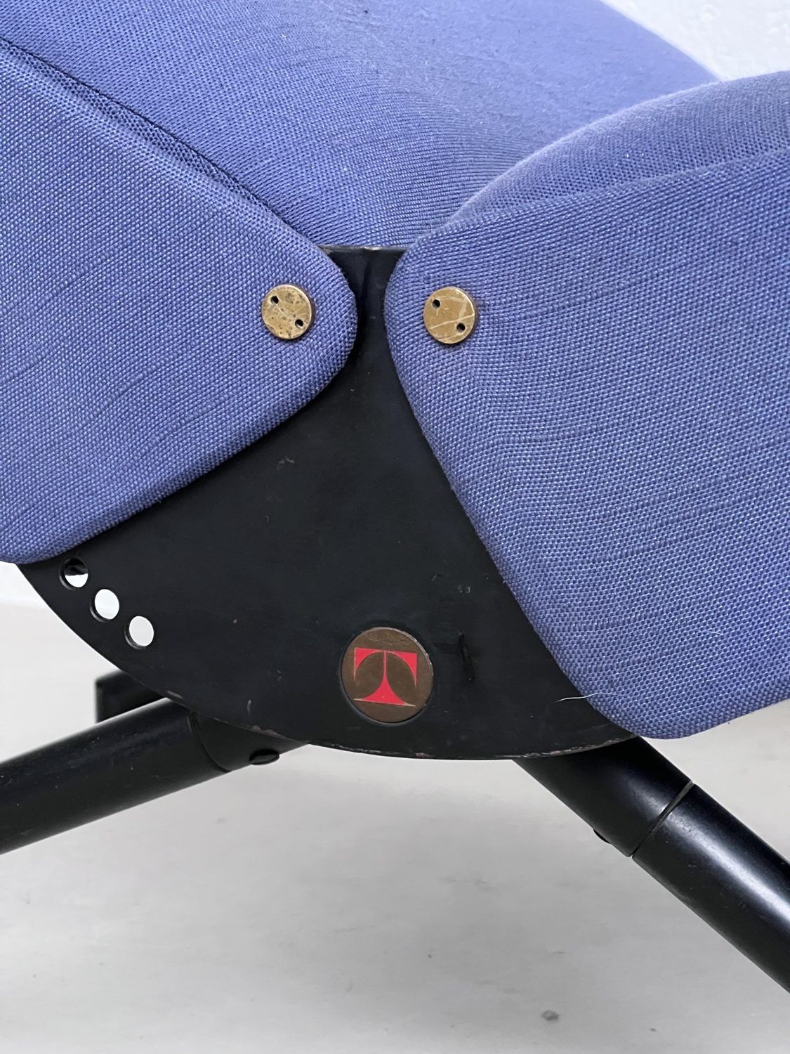 P40 Lounge Chair | Italian Collectible Design
